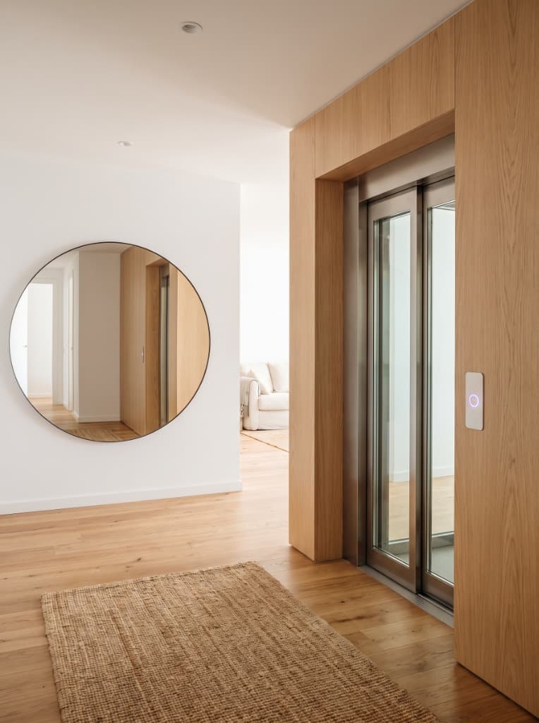 Aurum Luxury Villa Lift